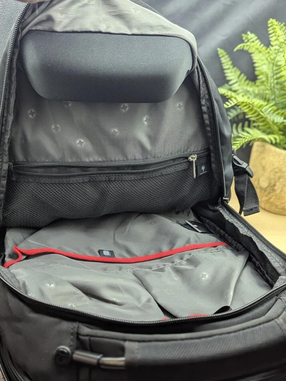 SwissGear 3760 Scan Smart Airflow Laptop Protection Adjustable Backpack